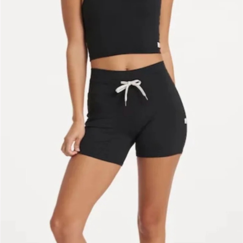 Vuori Halo Vintage Short Black Heather